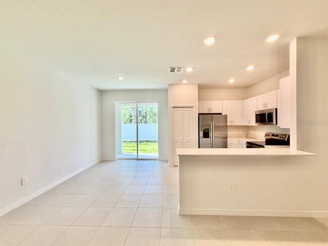 Building Photo - 10409 GOLDEN SANDS Ave