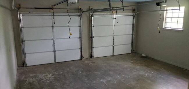 Building Photo - 3 bed 2 bath rental home