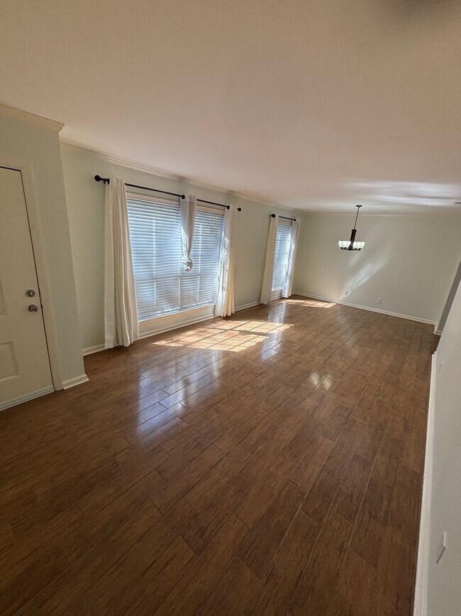 Building Photo - Three bedroom, Two Bathroom Single Family Home for Rent in Wilmington Park!