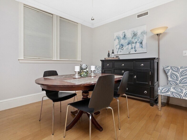 Building Photo - 106 E Brookline St