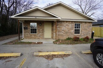 Building Photo - 1409 Poplar St