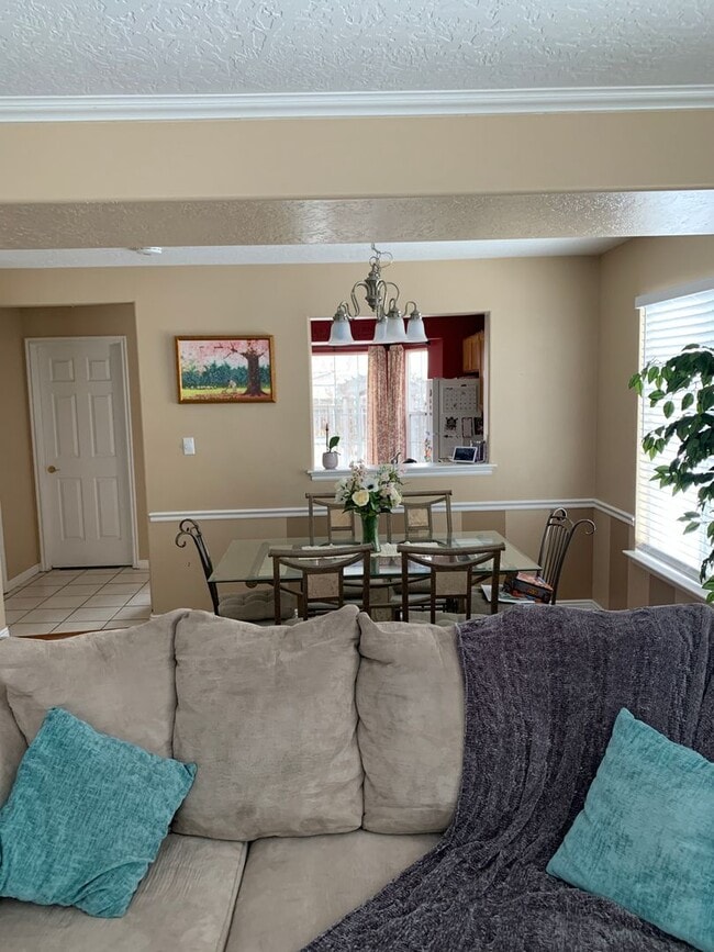Building Photo - 3 Bedroom Townhome in Provo's Westside