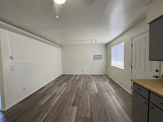Building Photo - 2996 N Truwood Dr
