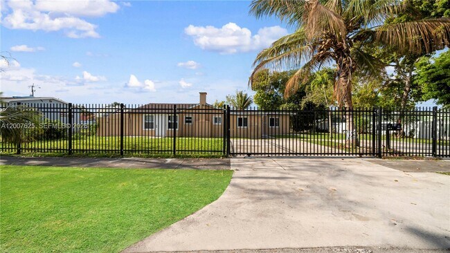 Building Photo - 1124 NW 100th Terrace