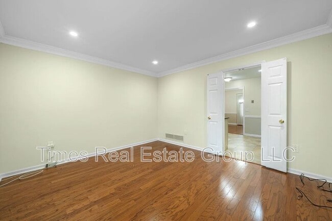 Building Photo - 113 Pinecrest Ln