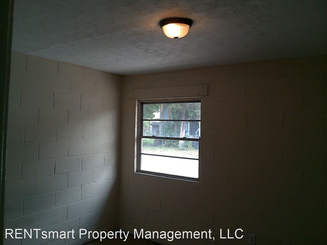 Building Photo - 2213 13th Ave