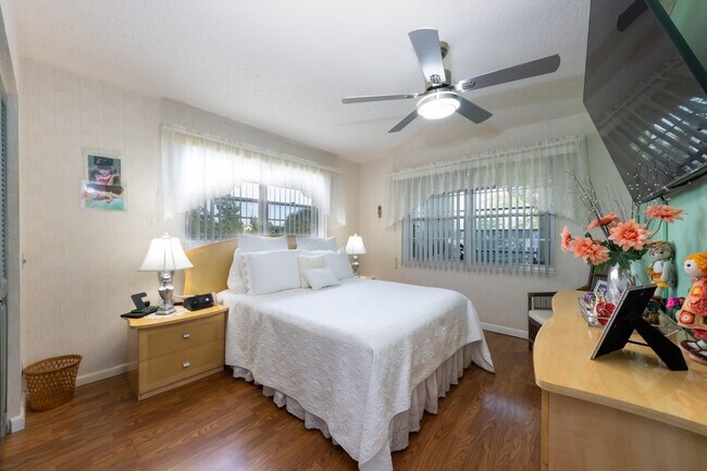 Building Photo - 369 Tilford Q