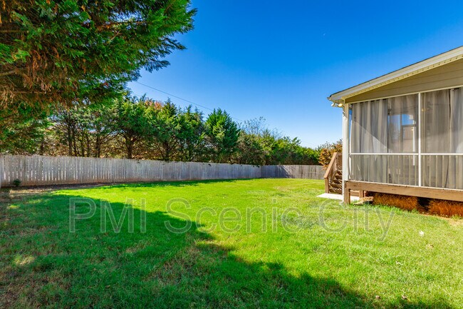 Building Photo - 8802 Mckenzie Farm Dr