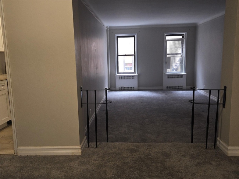 Building Photo - 55 E 190th St