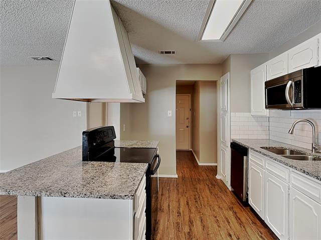 Building Photo - 701 Admiralty Way