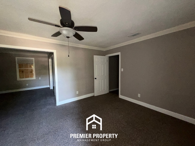 Building Photo - Charming 2BR/1BA Highland Heights Cove | Formal Dining Area & Huge Backyard