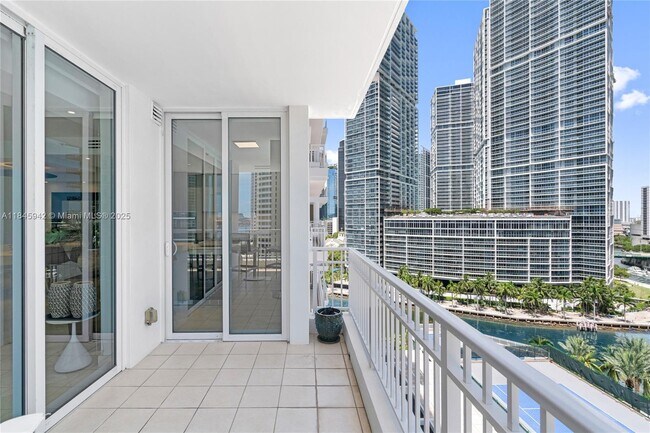 Building Photo - 801 Brickell Key Blvd