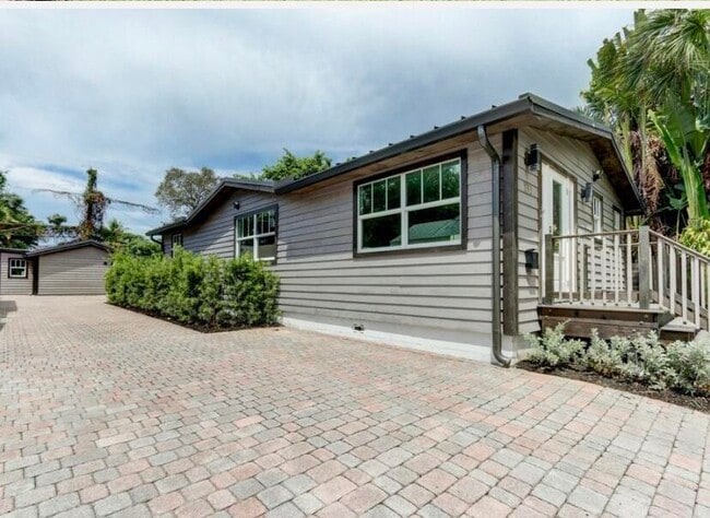 Building Photo - 833 Ardmore Rd