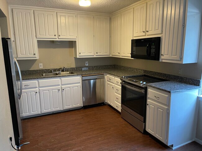 Building Photo - Casablanca Condo #121