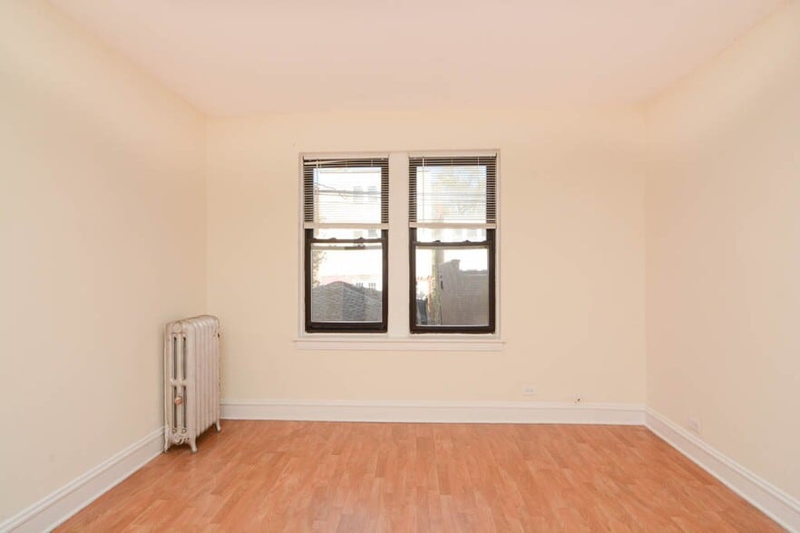Building Photo - 4856 N Damen Ave