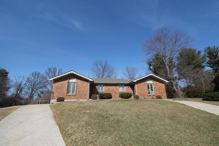 Front - 605 Buckingham Ln