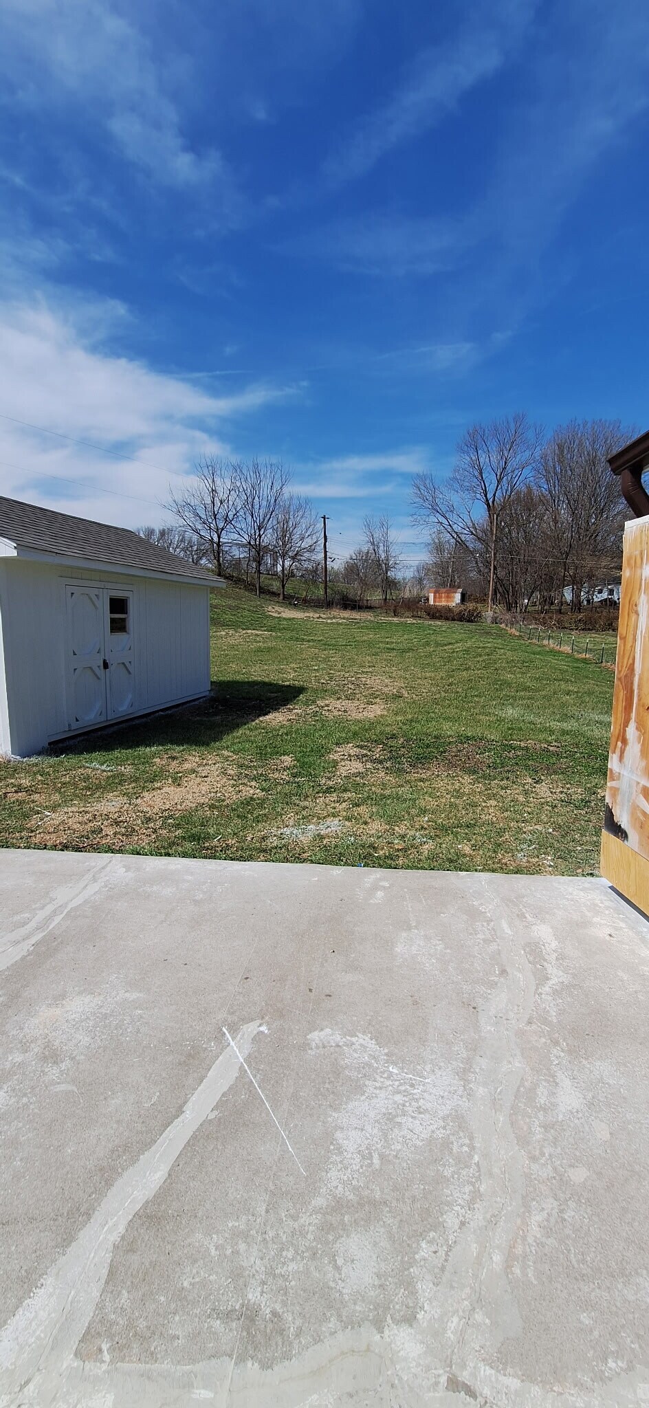 Building Photo - 404 E 3rd Dr S