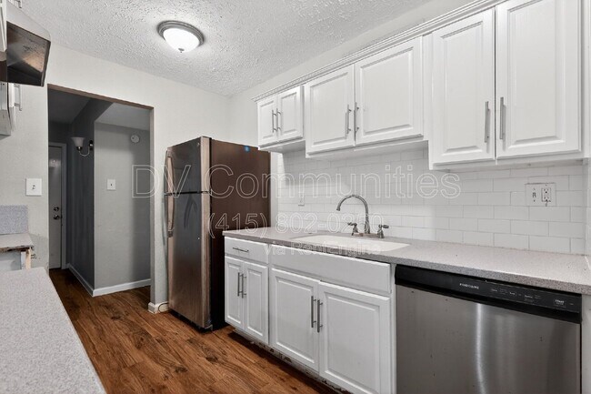 Building Photo - 14630 Edenglen Dr