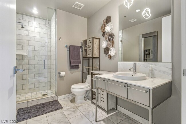 Building Photo - 4471 Dean Martin Dr