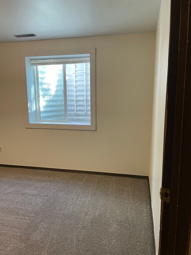 Building Photo - 2143 Ryeland Ln