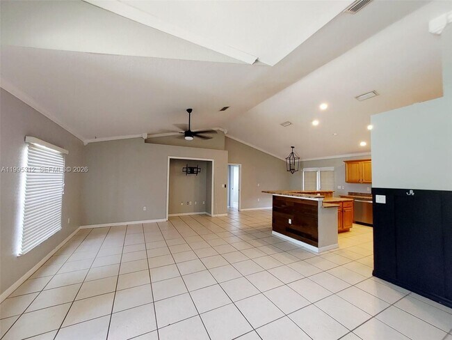 Building Photo - 4031 Santa Barbara Dr