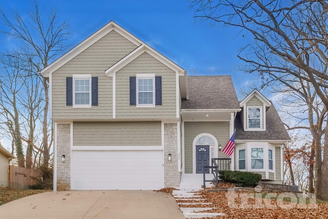 Building Photo - 302 E 123rd Terrace