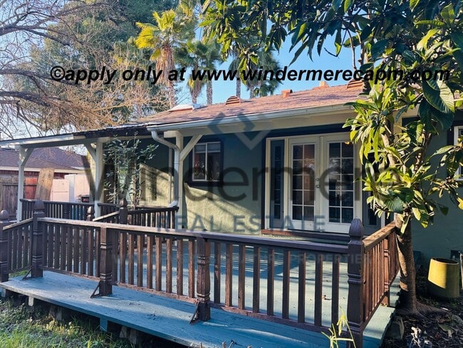 Building Photo - Arden Arcade 3 bedroom/ 2 bath on HUGE lot – Space, Location, and Charm!