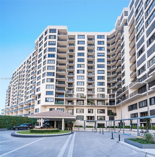 Building Photo - 540 Brickell Key Dr