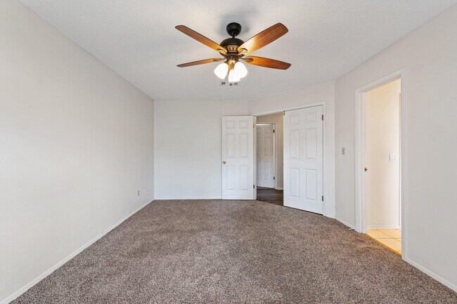 Building Photo - 1569 Meadowbrook Ct