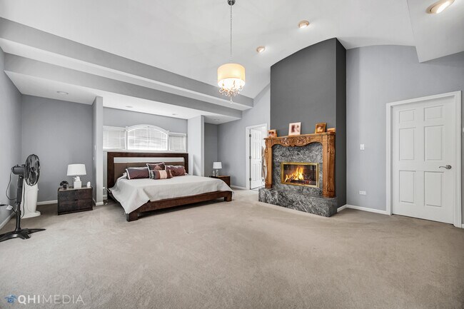 Building Photo - 8960 Enclave Dr