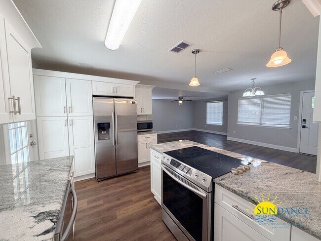 Building Photo - Upgraded 4BR Home with In-Ground Pool in Fort Walton Beach!