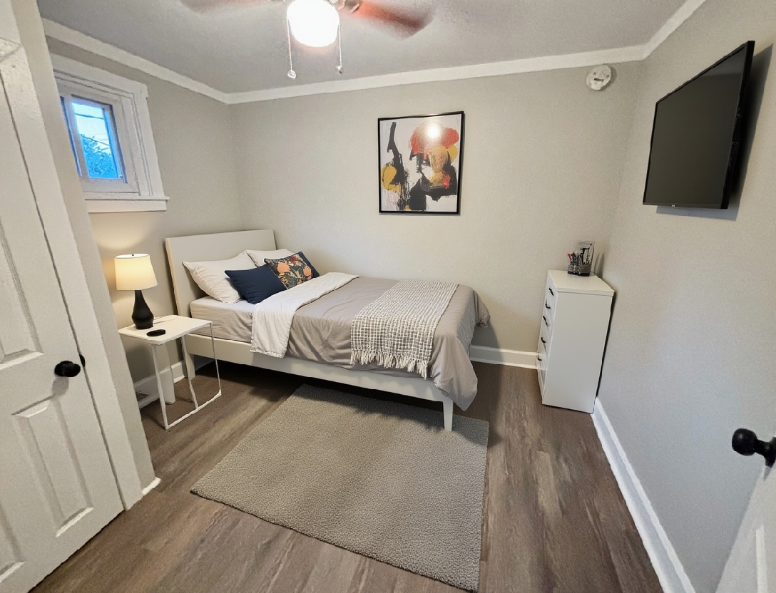 Building Photo - 1552 Manchester Ave