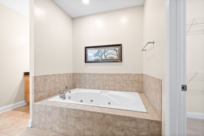 Building Photo - Gorgeous Upscale Home in the Gated Savanna...