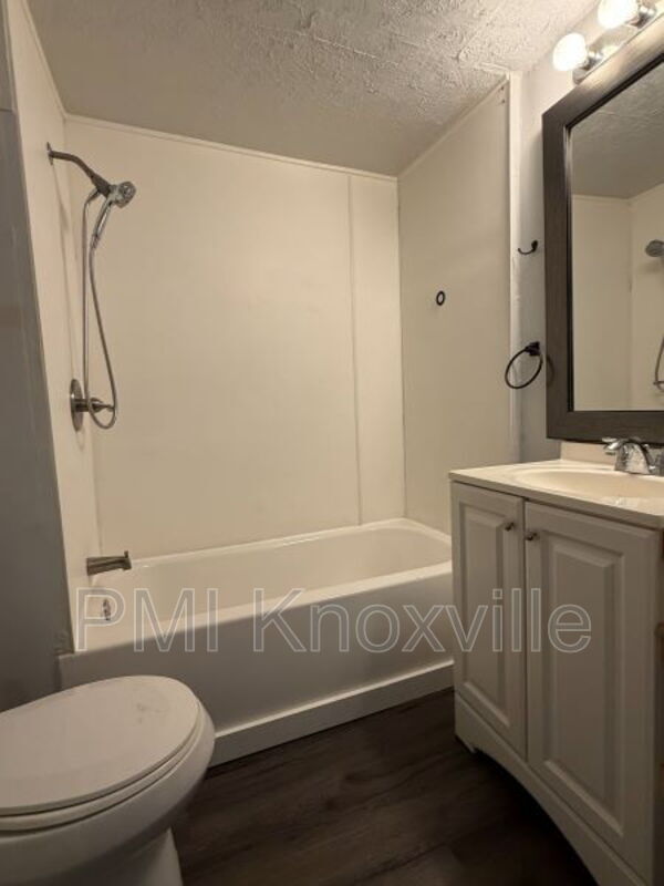 Building Photo - 417 Landau Dr