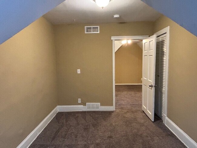 Building Photo - 548 Minnehaha Ave E