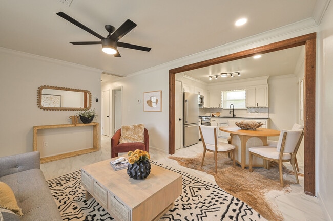 Building Photo - 505 N Norman Ave