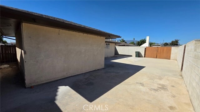Building Photo - 8427 Oleander Ave