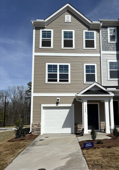 Building Photo - 3308 Gypsum Dr