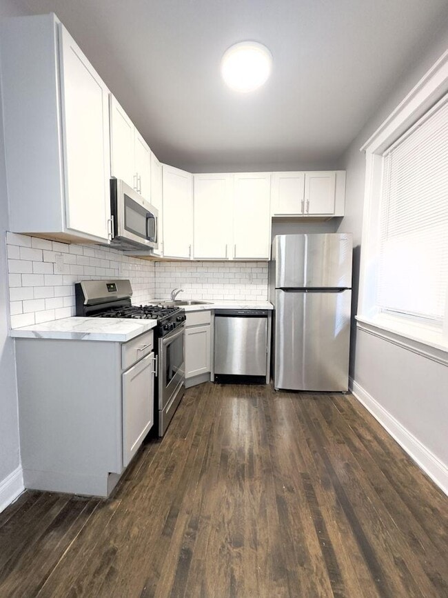 Primary Photo - 2 bedroom in Chicago IL 60660