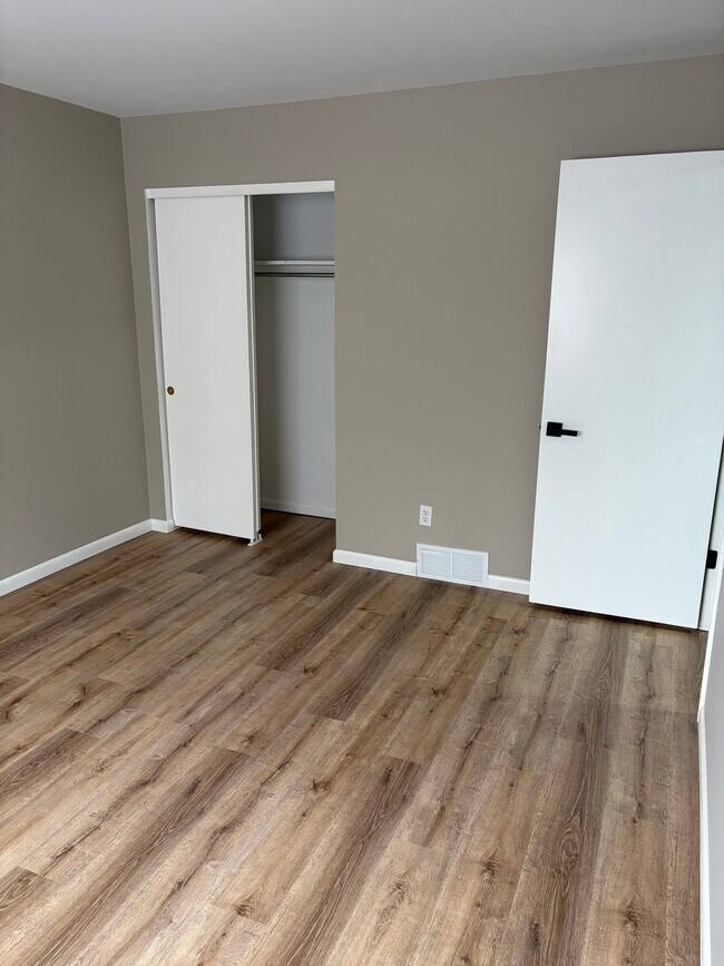 Building Photo - 2728-2738 Juno Place