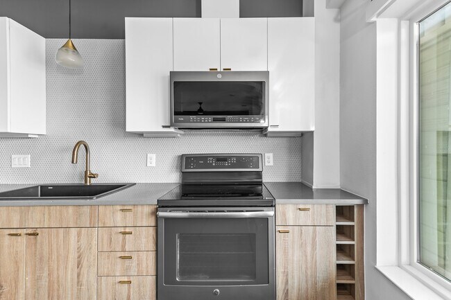 Building Photo - 4361 S Congress Ave