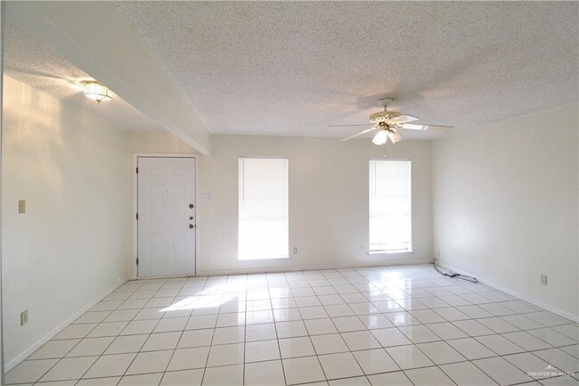 Building Photo - 206 W Esperanza Ave