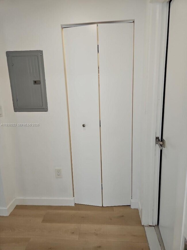 Building Photo - 557 Michigan Ave