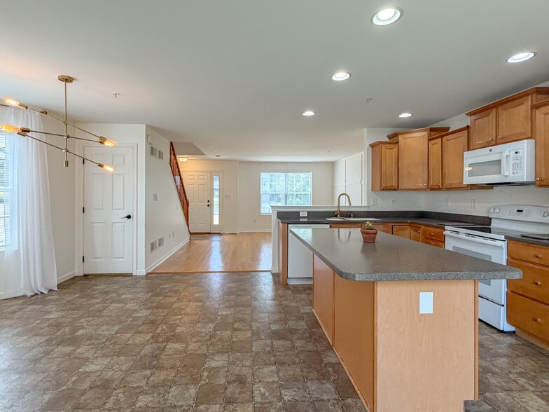 Building Photo - 900 Cadwell Ln
