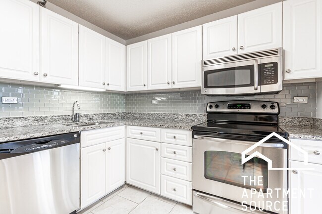 Primary Photo - 750 N Rush St