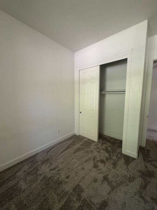 Building Photo - 709 Woodacre Dr