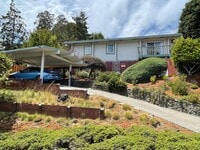 Building Photo - Gorgeous three bedroom two bathroom home with large backyard for rent!