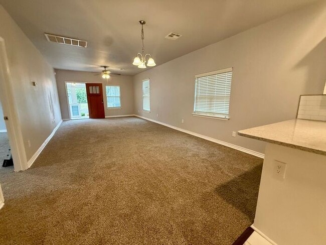 Building Photo - Clean, Crisp, Open Concept 3/2 Near TU