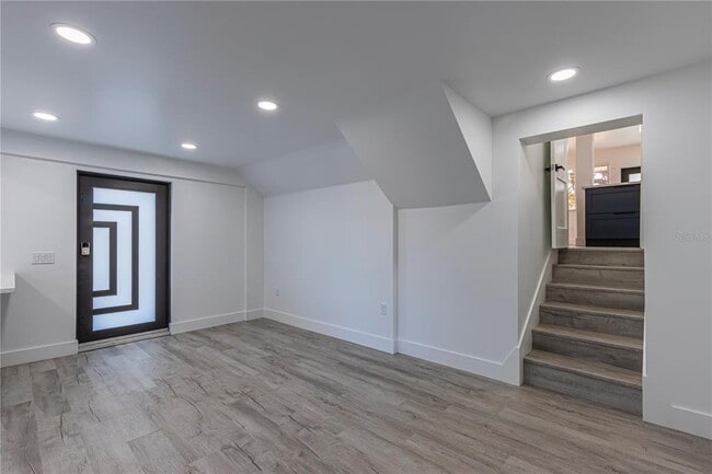 Building Photo - 2061 S Peninsula Dr