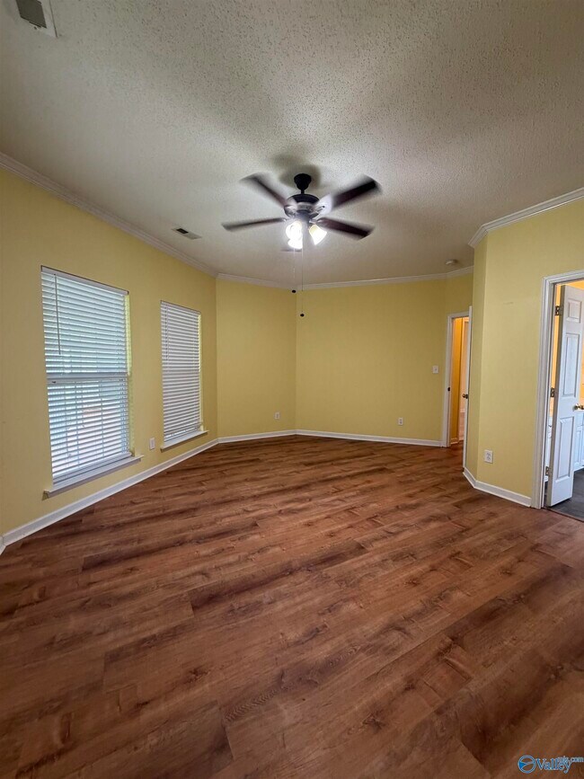 Building Photo - 216 Horseshoe Bend S